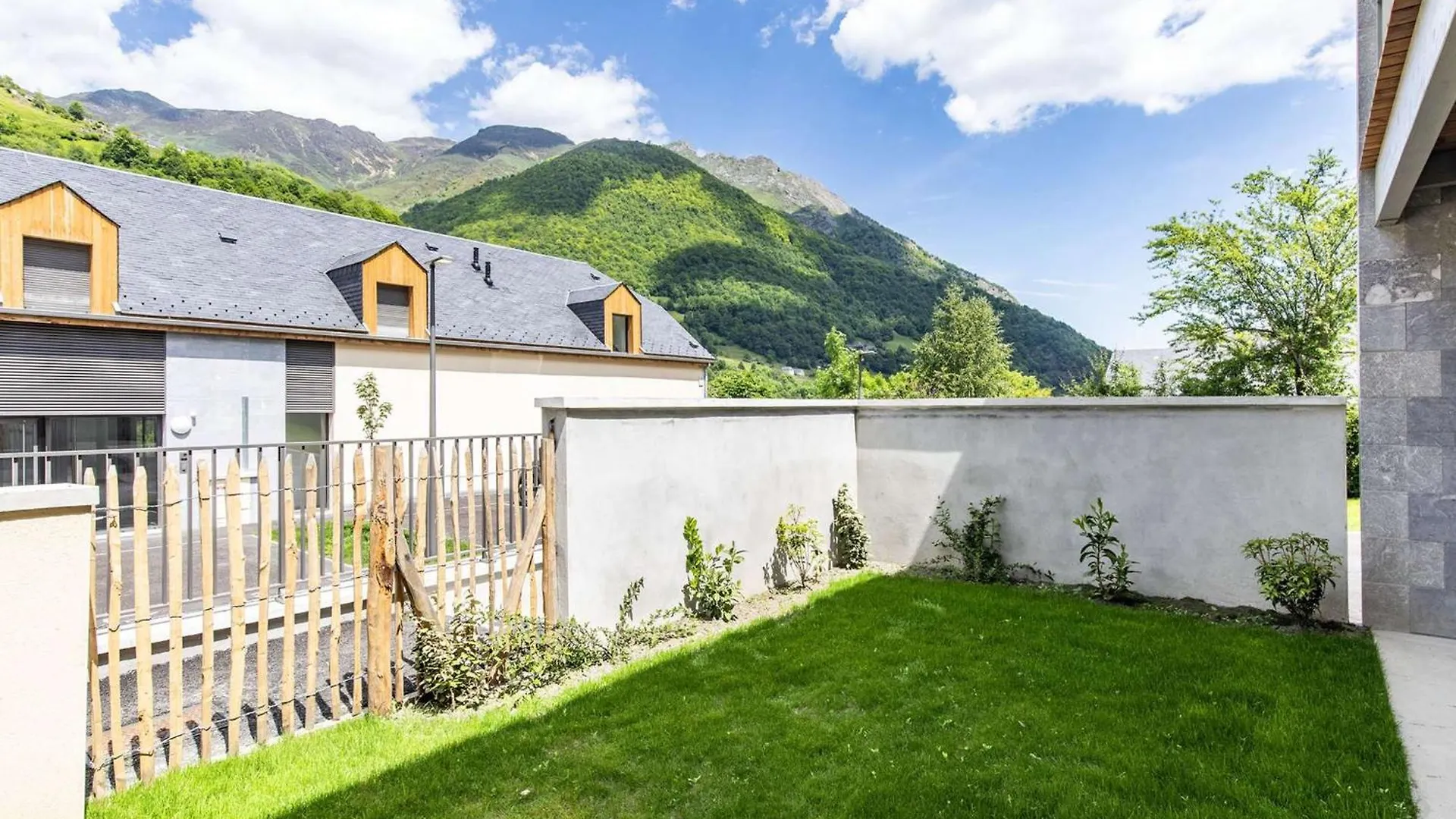 Apartment Lodge Neuf Avec Grande Terrasse Et Equipement Haut De Gamme - Fr-1-401-292 Cauterets France