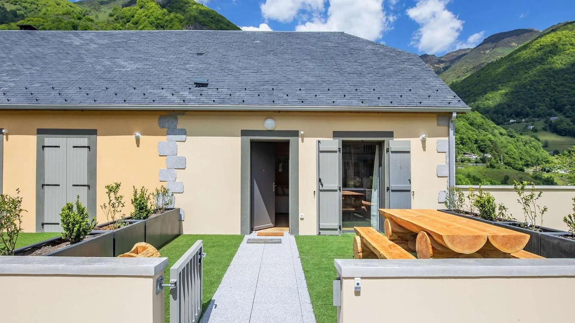 Lodge Neuf Avec Grande Terrasse Et Equipement Haut De Gamme - Fr-1-401-292 Cauterets