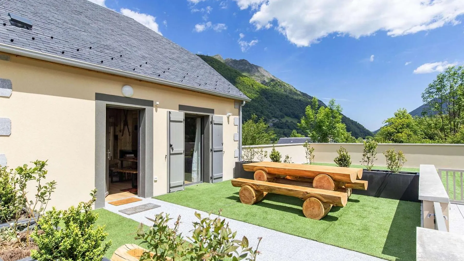 Apartment Lodge Neuf Avec Grande Terrasse Et Equipement Haut De Gamme - Fr-1-401-292 Cauterets