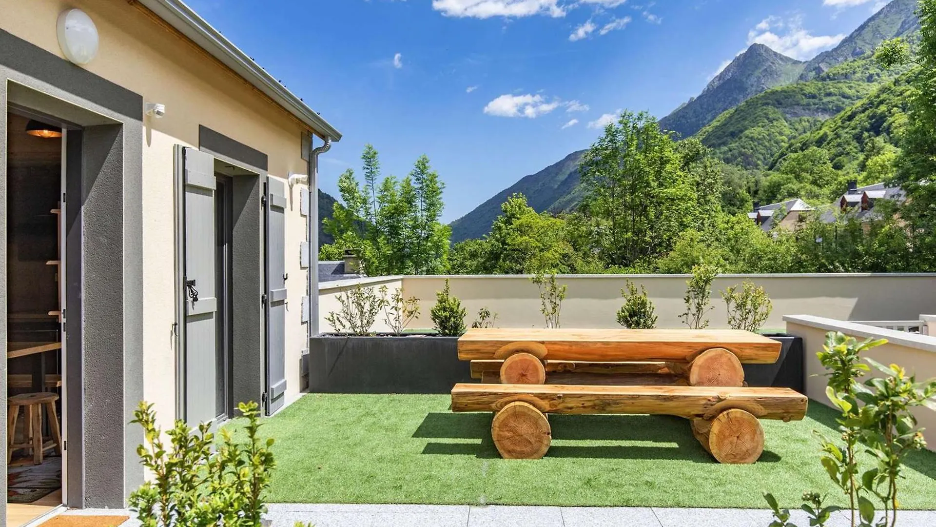 Lodge Neuf Avec Grande Terrasse Et Equipement Haut De Gamme - Fr-1-401-292 Cauterets 0*,  France